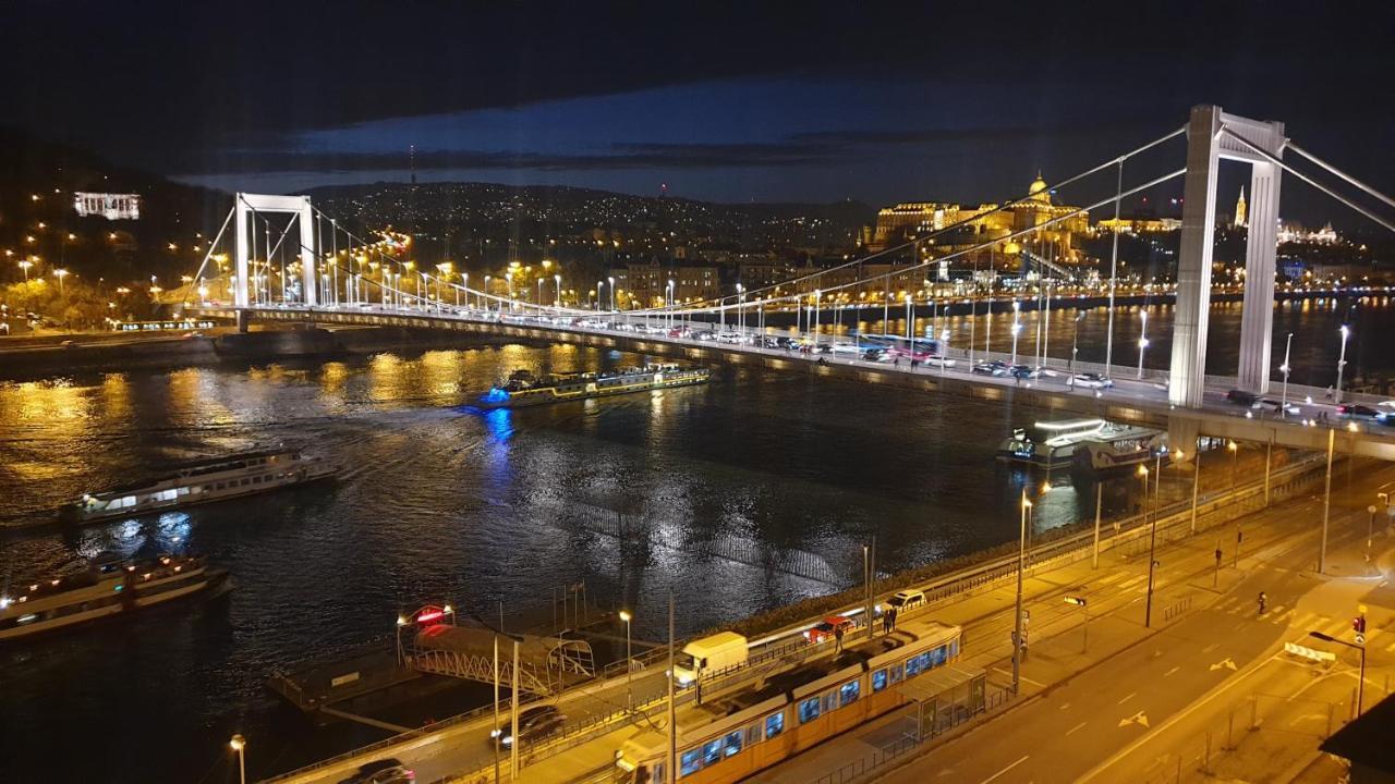 Danube View Apartament *