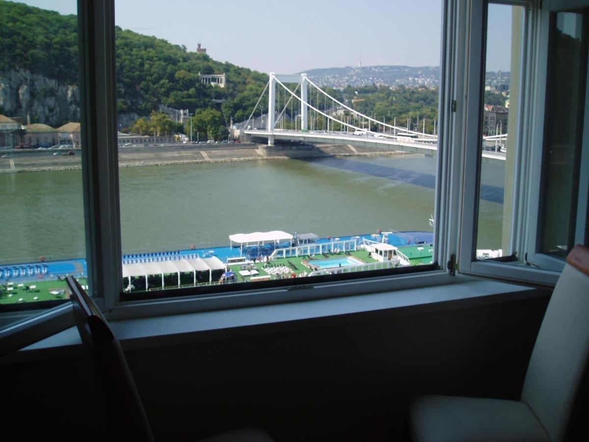 Danube View Apartament *
